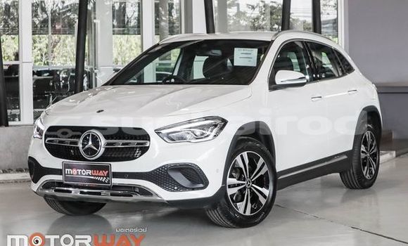 ซื้อ รถมือสอง Mercedes-Benz GLA-klasse ขาว รถยนต์ ใน %{เมือง} ใน กรุงเทพมหานคร