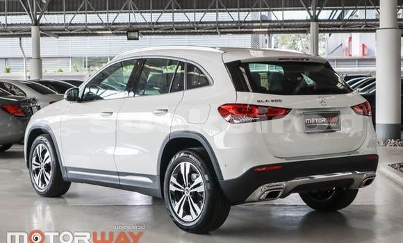 Buy Used Mercedes-Benz GLA-klasse White Car in Bangkok in Bangkok Buy Used Mercedes-Benz GLA-klasse White Car in Bangkok in Bangkok