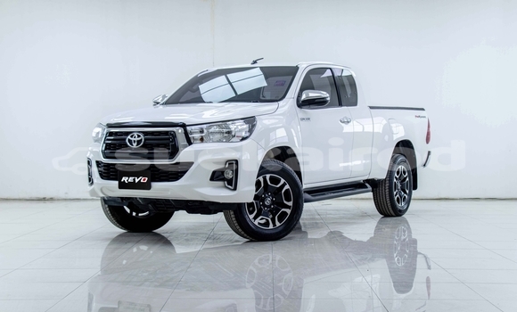 Buy Used Toyota Hiluxe Revo White Car in Bangkok in Bangkok