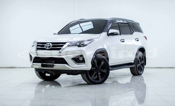 Buy Used Toyota Fortuner White Car in Bangkok in Bangkok