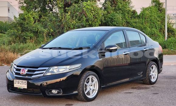 ซื้อ รถมือสอง Honda City สีดำ รถยนต์ ใน %{เมือง} ใน กรุงเทพมหานคร