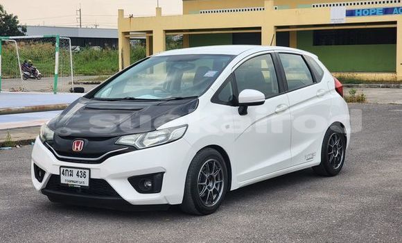 Buy Used Honda Jazz White Car in Bangkok in Bangkok
