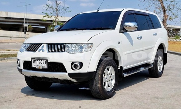 ซื้อ รถมือสอง Mitsubishi Pajero Sport ขาว รถยนต์ ใน %{เมือง} ใน กรุงเทพมหานคร