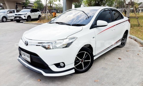 ซื้อ รถมือสอง Toyota Vios ขาว รถยนต์ ใน %{เมือง} ใน กรุงเทพมหานคร
