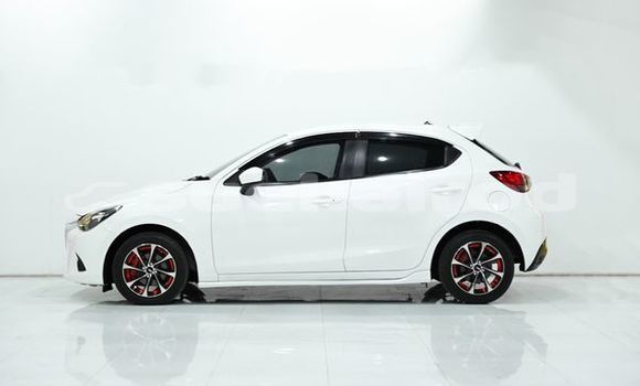 ซื้อ รถมือสอง Mazda Mazda 2 ขาว รถยนต์ ใน %{เมือง} ใน กรุงเทพมหานคร ซื้อ รถมือสอง Mazda Mazda 2 ขาว รถยนต์ ใน %{เมือง} ใน กรุงเทพมหานคร