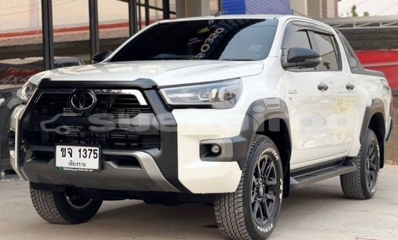 Buy Used Toyota Hiluxe Revo White Car in Bangkok in Bangkok