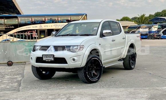 ซื้อ รถมือสอง Mitsubishi Triton สีน้ำตาล รถยนต์ ใน %{เมือง} ใน กรุงเทพมหานคร
