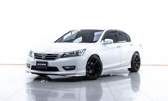 ซื้อ รถมือสอง Honda Accord ขาว รถยนต์ ใน %{เมือง} ใน กรุงเทพมหานคร