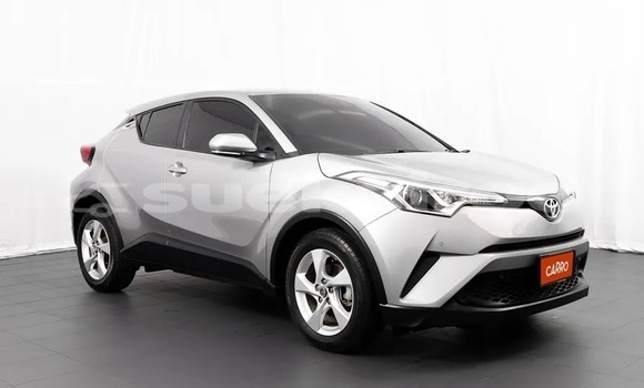 ซื้อ รถมือสอง Toyota C-HR เงิน รถยนต์ ใน %{เมือง} ใน กรุงเทพมหานคร