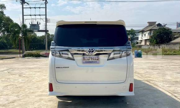 Buy Used Toyota Vellfire White Car in Bangkok in Bangkok Buy Used Toyota Vellfire White Car in Bangkok in Bangkok