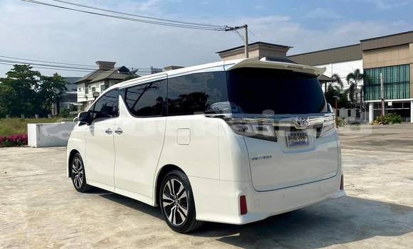 Buy Used Toyota Vellfire White Car in Bangkok in Bangkok Buy Used Toyota Vellfire White Car in Bangkok in Bangkok