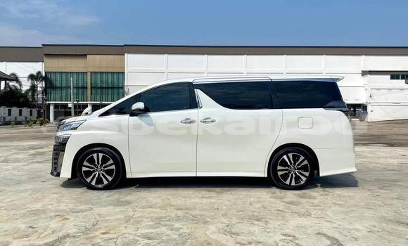 Buy Used Toyota Vellfire White Car in Bangkok in Bangkok Buy Used Toyota Vellfire White Car in Bangkok in Bangkok