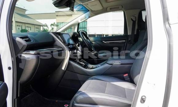 Buy Used Toyota Vellfire White Car in Bangkok in Bangkok Buy Used Toyota Vellfire White Car in Bangkok in Bangkok