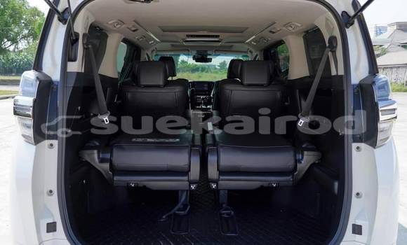 Buy Used Toyota Vellfire White Car in Bangkok in Bangkok Buy Used Toyota Vellfire White Car in Bangkok in Bangkok