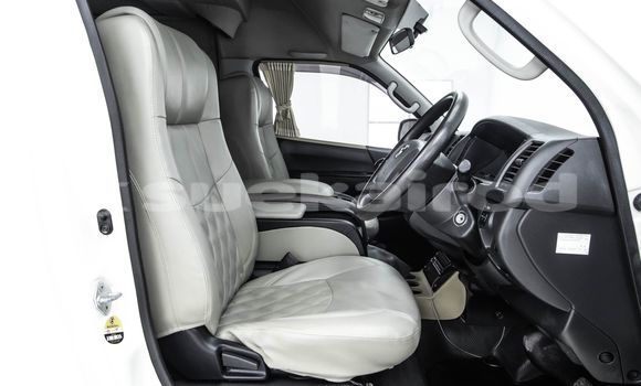 Buy Used Toyota Commuter White Car in Bangkok in Bangkok Buy Used Toyota Commuter White Car in Bangkok in Bangkok