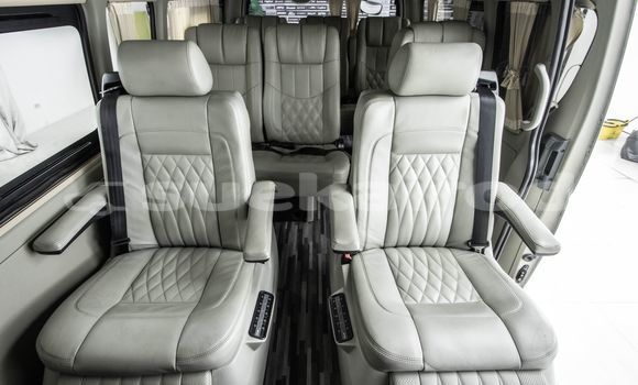 Buy Used Toyota Commuter White Car in Bangkok in Bangkok Buy Used Toyota Commuter White Car in Bangkok in Bangkok