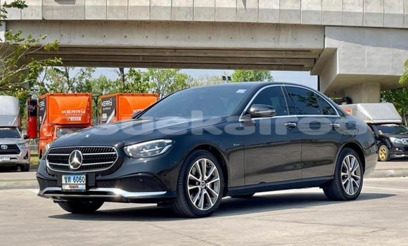 ซื้อ รถมือสอง Mercedes-Benz E-klasse สีดำ รถยนต์ ใน %{เมือง} ใน กรุงเทพมหานคร