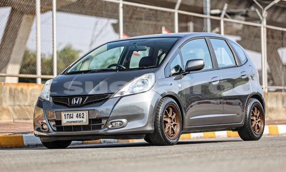 ซื้อ รถมือสอง Honda Jazz เงิน รถยนต์ ใน %{เมือง} ใน กรุงเทพมหานคร