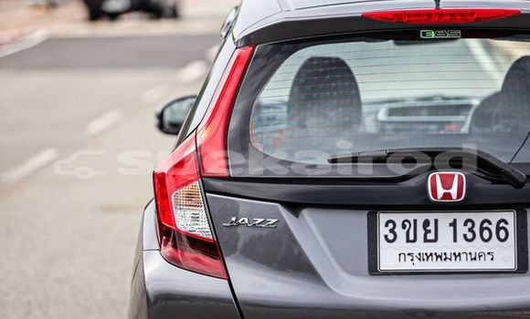 ซื้อ รถมือสอง Honda Jazz สีดำ รถยนต์ ใน %{เมือง} ใน กรุงเทพมหานคร ซื้อ รถมือสอง Honda Jazz สีดำ รถยนต์ ใน %{เมือง} ใน กรุงเทพมหานคร