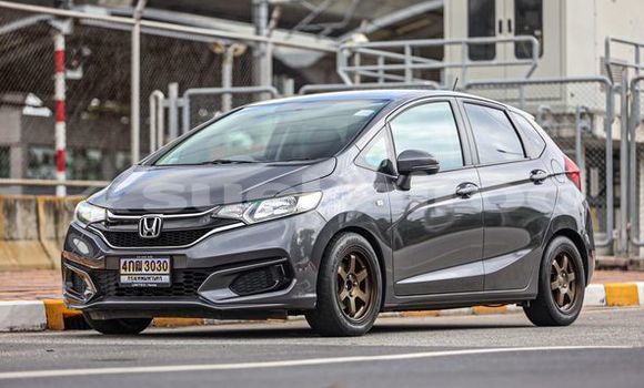 ซื้อ รถมือสอง Honda Jazz สีดำ รถยนต์ ใน %{เมือง} ใน กรุงเทพมหานคร