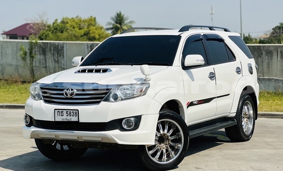 Buy Used Toyota Fortuner White Car in Bangkok in Bangkok