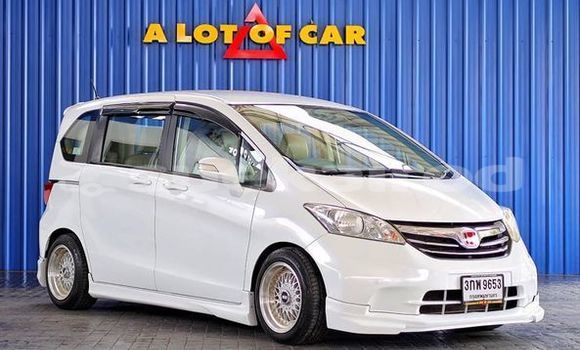 ซื้อ รถมือสอง Honda Freed ขาว รถยนต์ ใน %{เมือง} ใน กรุงเทพมหานคร