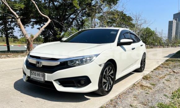 ซื้อ รถมือสอง Honda Civic ขาว รถยนต์ ใน %{เมือง} ใน กรุงเทพมหานคร