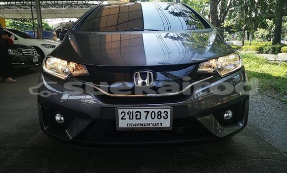 ซื้อ รถมือสอง Honda Jazz สีดำ รถยนต์ ใน %{เมือง} ใน กรุงเทพมหานคร