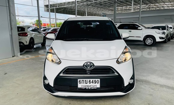 Buy Used Toyota Sienta White Car in Bangkok in Bangkok Buy Used Toyota Sienta White Car in Bangkok in Bangkok