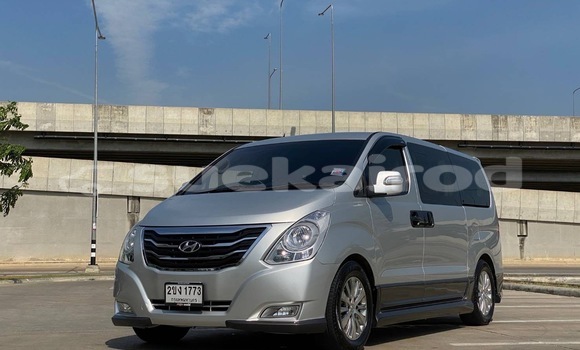 ซื้อ รถมือสอง Hyundai Grand Starex อื่น ๆ รถยนต์ ใน %{เมือง} ใน กรุงเทพมหานคร