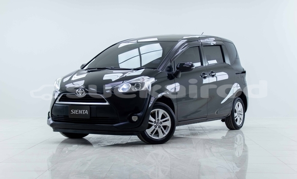 ซื้อ รถมือสอง Toyota Sienta สีดำ รถยนต์ ใน %{เมือง} ใน กรุงเทพมหานคร