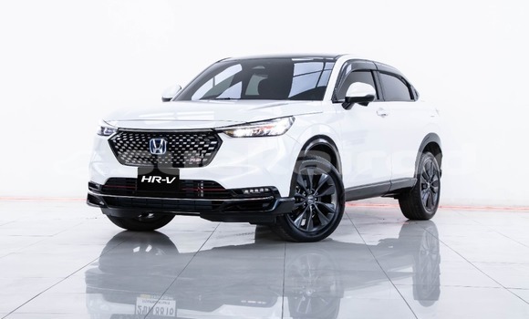 ซื้อ รถมือสอง Honda HR-V ขาว รถยนต์ ใน %{เมือง} ใน กรุงเทพมหานคร
