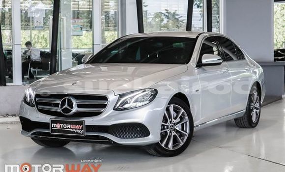 ซื้อ รถมือสอง Mercedes-Benz E-Classe เงิน รถยนต์ ใน %{เมือง} ใน กรุงเทพมหานคร ซื้อ รถมือสอง Mercedes-Benz E-Classe เงิน รถยนต์ ใน %{เมือง} ใน กรุงเทพมหานคร