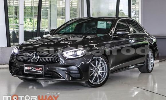 ซื้อ รถมือสอง Mercedes-Benz E-Classe สีดำ รถยนต์ ใน %{เมือง} ใน กรุงเทพมหานคร