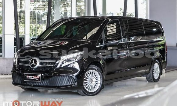 ซื้อ รถมือสอง Mercedes-Benz V-klasse สีดำ รถยนต์ ใน %{เมือง} ใน กรุงเทพมหานคร