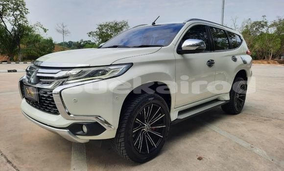 ซื้อ รถมือสอง Mitsubishi Pajero Sport ขาว รถยนต์ ใน %{เมือง} ใน กรุงเทพมหานคร
