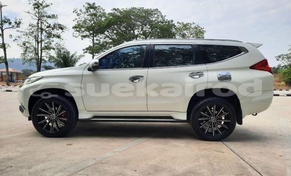 ซื้อ รถมือสอง Mitsubishi Pajero Sport ขาว รถยนต์ ใน %{เมือง} ใน กรุงเทพมหานคร ซื้อ รถมือสอง Mitsubishi Pajero Sport ขาว รถยนต์ ใน %{เมือง} ใน กรุงเทพมหานคร