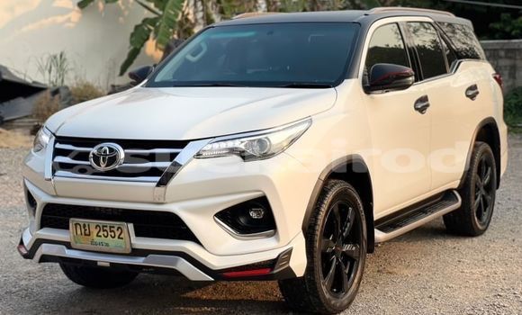 ซื้อ รถมือสอง Toyota Fortuner ขาว รถยนต์ ใน %{เมือง} ใน กรุงเทพมหานคร