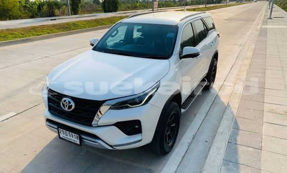 Buy Used Toyota Fortuner White Car in Bangkok in Bangkok
