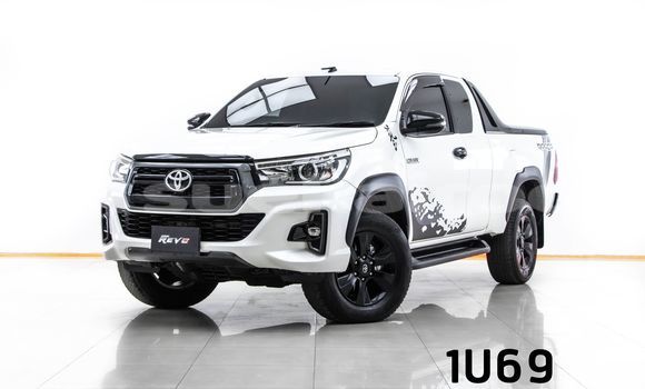 Buy Used Toyota Hiluxe Revo White Car in Bangkok in Bangkok Buy Used Toyota Hiluxe Revo White Car in Bangkok in Bangkok