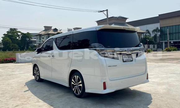 Buy Used Toyota Vellfire White Car in Bangkok in Bangkok Buy Used Toyota Vellfire White Car in Bangkok in Bangkok