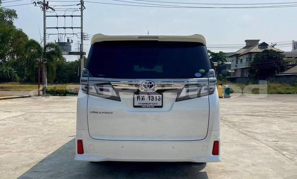 Buy Used Toyota Vellfire White Car in Bangkok in Bangkok Buy Used Toyota Vellfire White Car in Bangkok in Bangkok