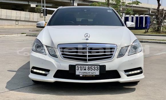 ซื้อ รถมือสอง Mercedes-Benz E-Classe ขาว รถยนต์ ใน %{เมือง} ใน กรุงเทพมหานคร