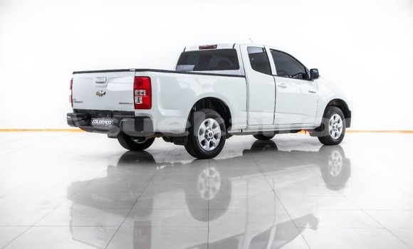 Buy Used Chevrolet Colorado White Car in Bangkok in Bangkok Buy Used Chevrolet Colorado White Car in Bangkok in Bangkok