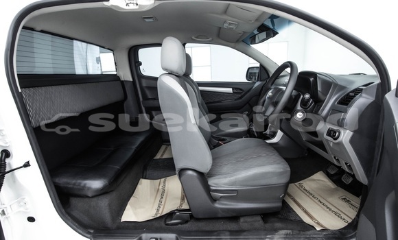 Buy Used Chevrolet Colorado White Car in Bangkok in Bangkok Buy Used Chevrolet Colorado White Car in Bangkok in Bangkok