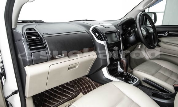 Buy Used Isuzu MU-X White Car in Bangkok in Bangkok Buy Used Isuzu MU-X White Car in Bangkok in Bangkok