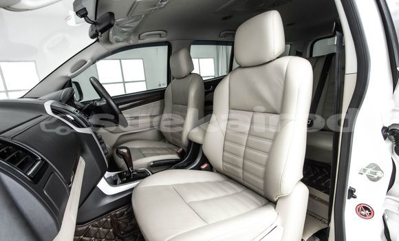 Buy Used Isuzu MU-X White Car in Bangkok in Bangkok Buy Used Isuzu MU-X White Car in Bangkok in Bangkok