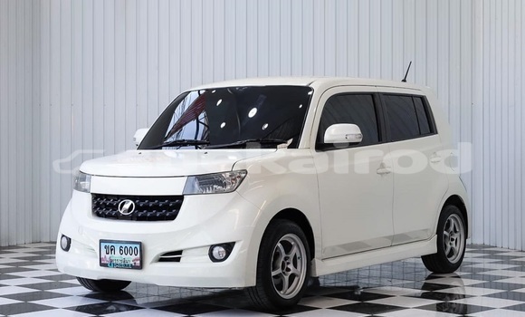 ซื้อ รถมือสอง Toyota bB ขาว รถยนต์ ใน %{เมือง} ใน กรุงเทพมหานคร