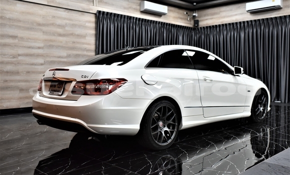ซื้อ รถมือสอง Mercedes-Benz E-Classe ขาว รถยนต์ ใน %{เมือง} ใน กรุงเทพมหานคร ซื้อ รถมือสอง Mercedes-Benz E-Classe ขาว รถยนต์ ใน %{เมือง} ใน กรุงเทพมหานคร