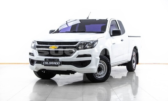Buy Used Chevrolet Colorado White Car in Bangkok in Bangkok